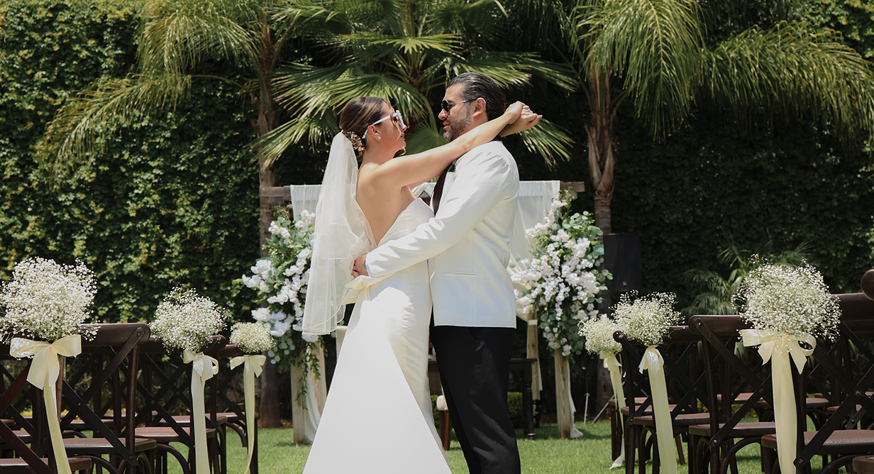 Celebración en jardín — ceremonia al aire libre